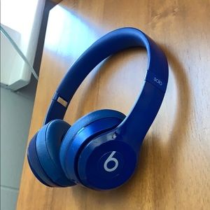 Beats solo 2’s on ear headphones